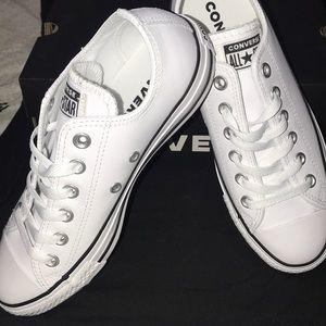 Women’s Converse white on white